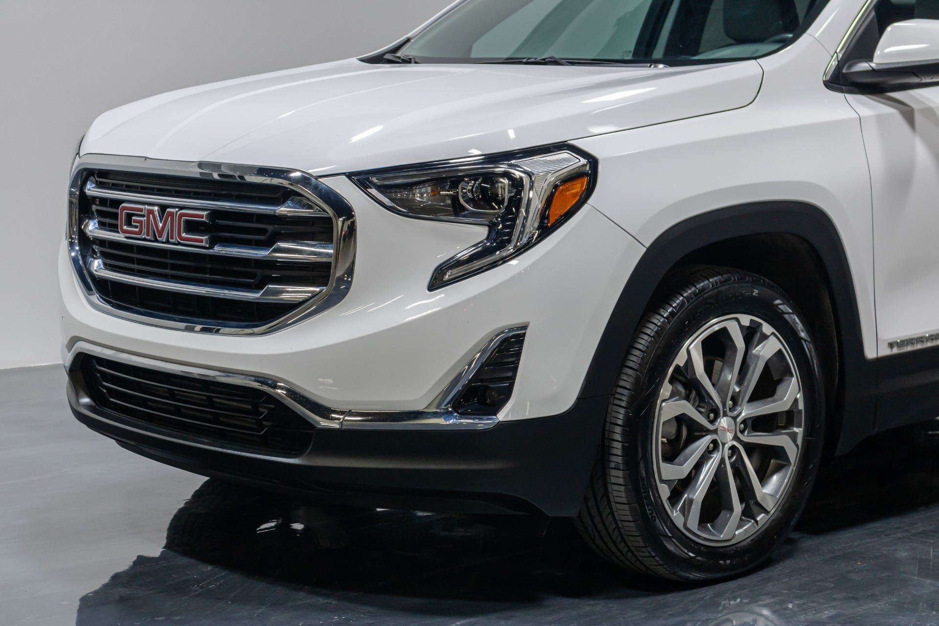 Used 2019 GMC Terrain SLT Sport Utility 4D for sale Sold at Perfect Auto Collection in Akron OH 44310 3