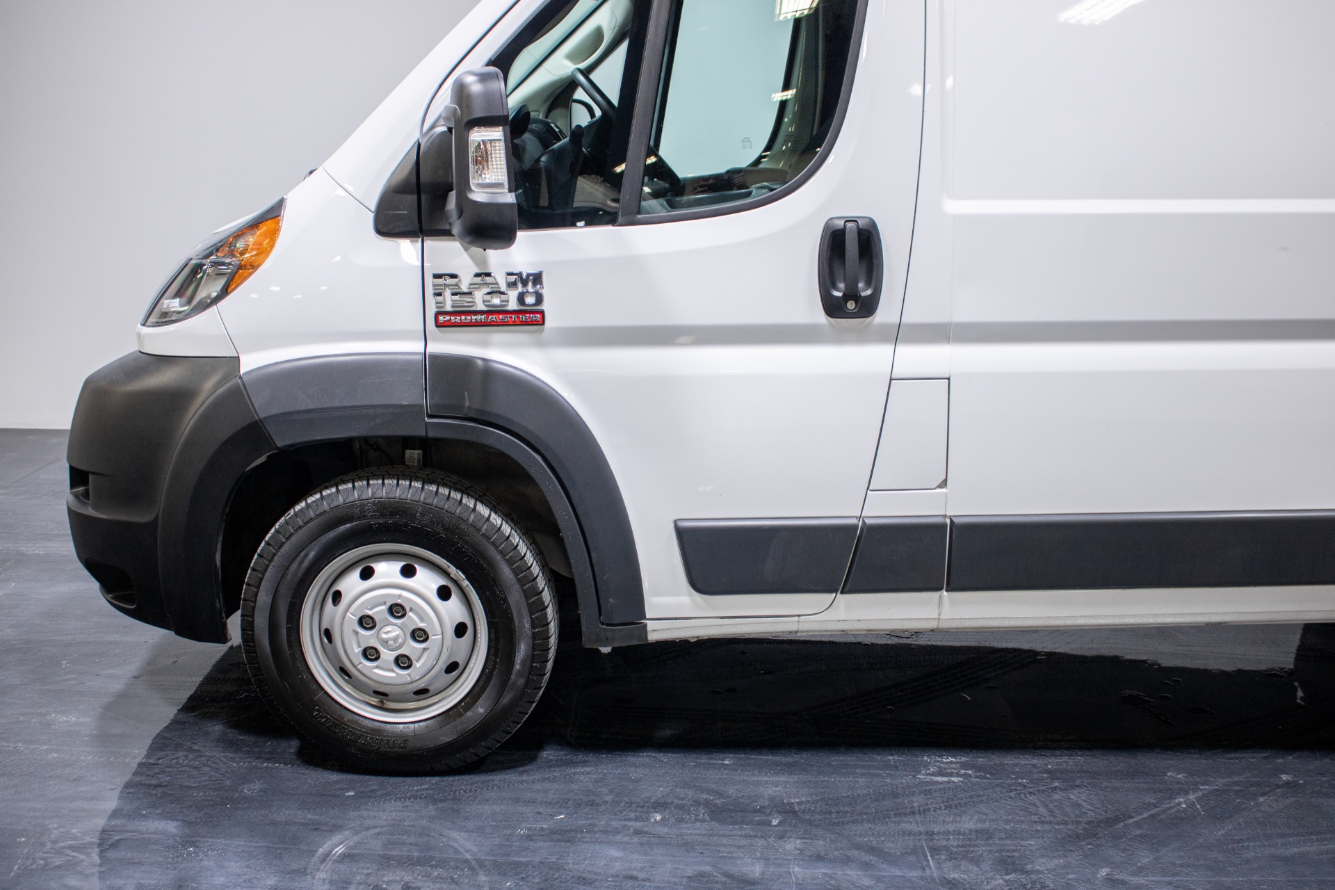 Used 2018 Ram ProMaster Cargo Van 1500 High Roof Van 3D for sale Sold at Perfect Auto Collection in Akron OH 44310 4