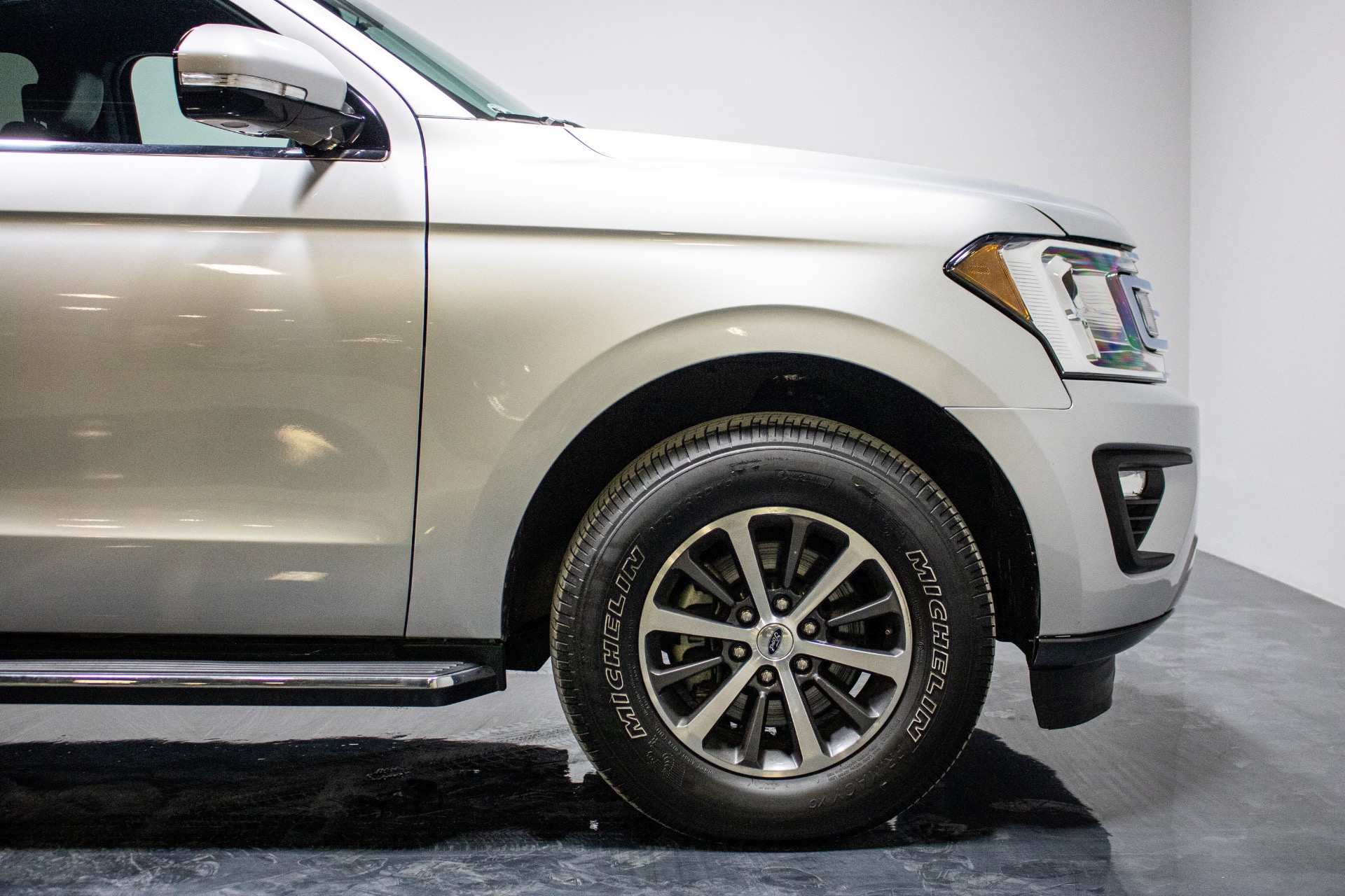 Used 2018 Ford Expedition MAX XLT Sport Utility 4D for sale Sold at Perfect Auto Collection in Akron OH 44310 4