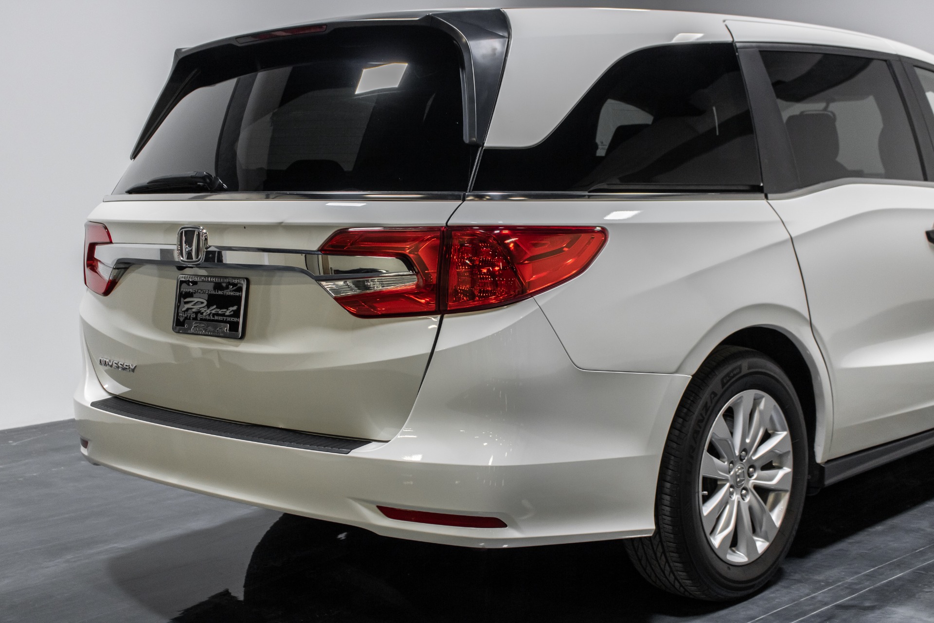 Used 2018 Honda Odyssey LX Minivan 4D for sale Sold at Perfect Auto Collection in Akron OH 44310 4