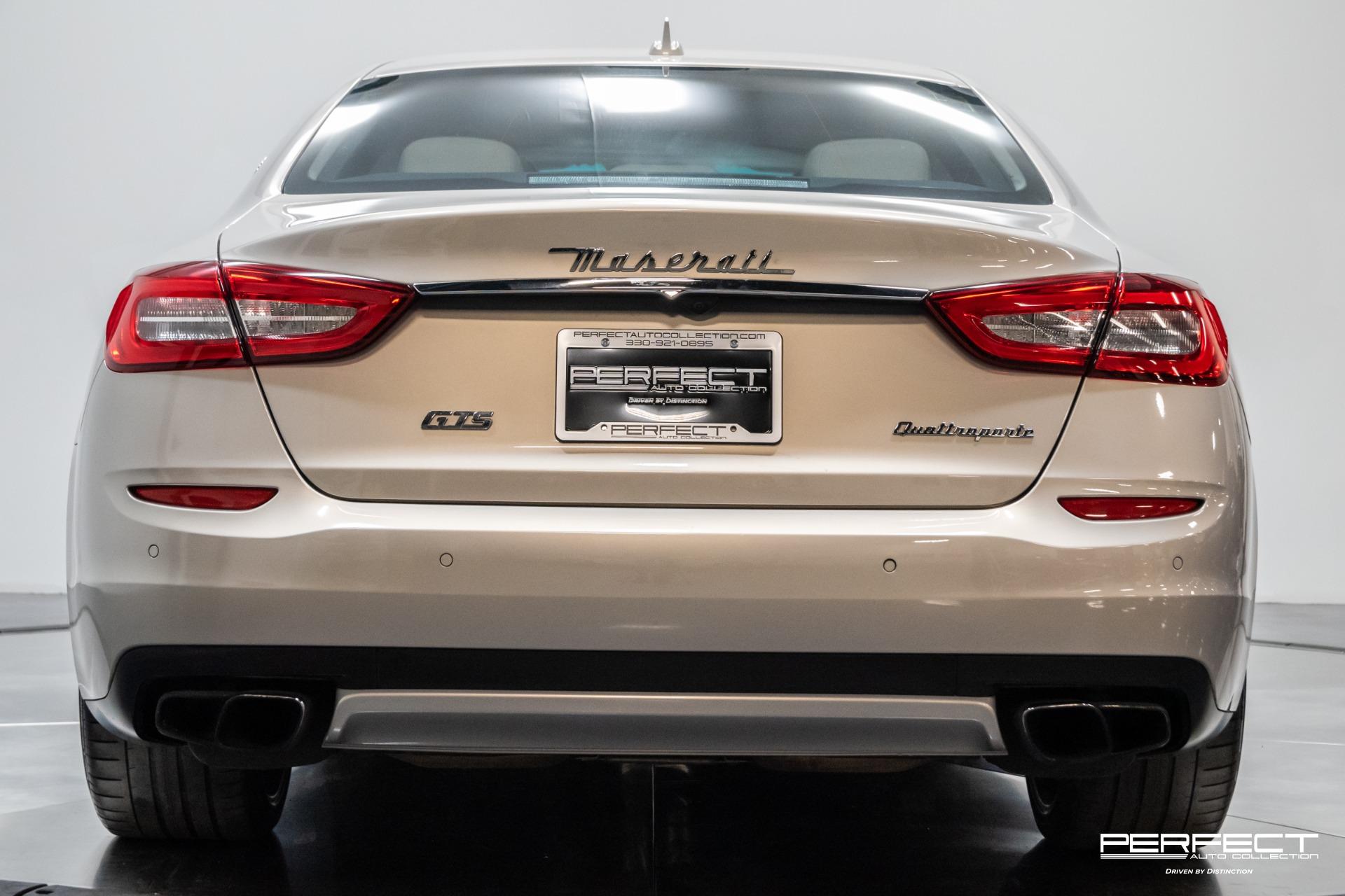 402-438 1/43 マセラティ Quattroporte GTS ブルー 402-438 1/43 マセラティ Quattroporte GTS ブルー