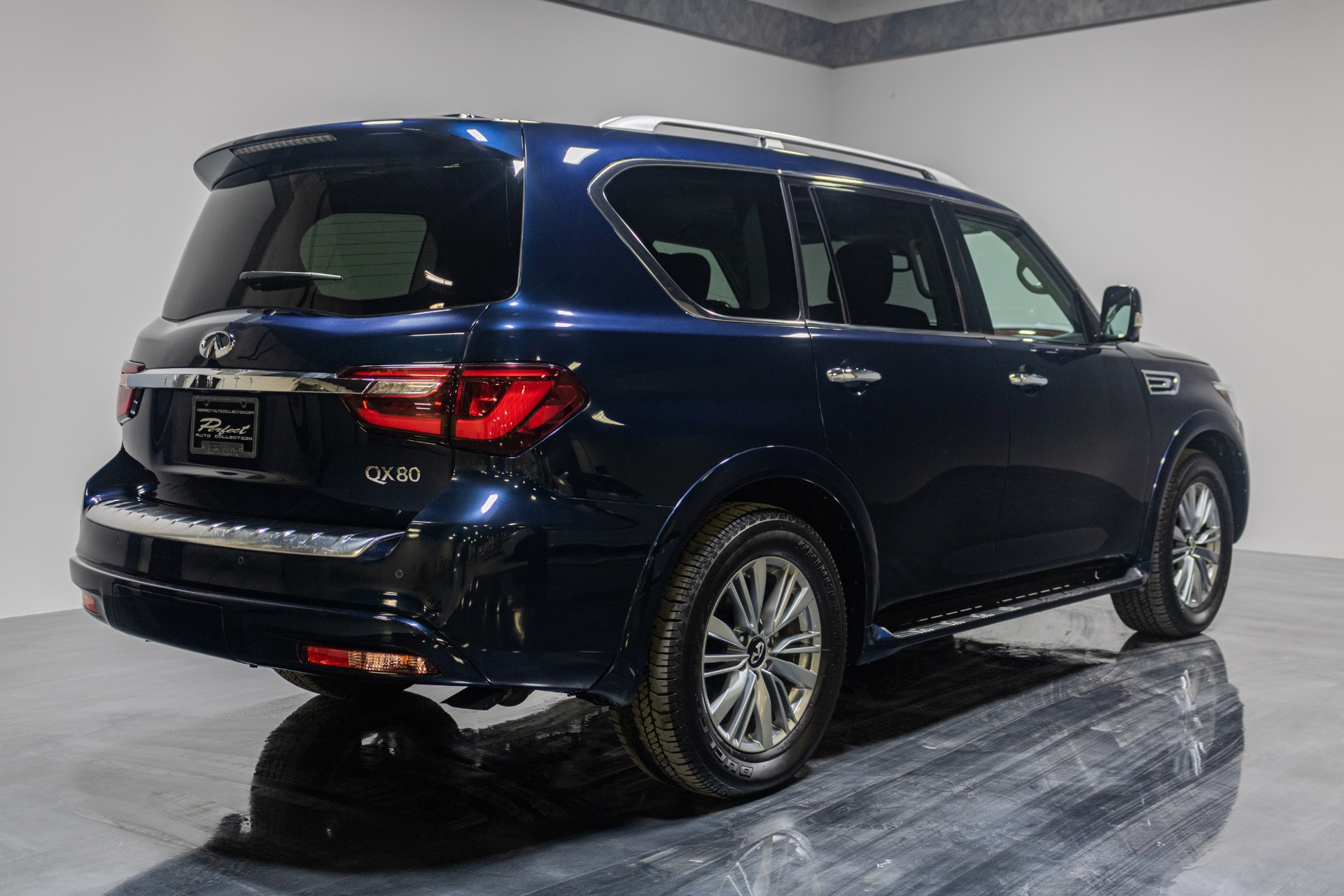 Used 2019 INFINITI QX80 Luxe AWD Sport Utility 4D for sale Sold at Perfect Auto Collection in Akron OH 44310 4