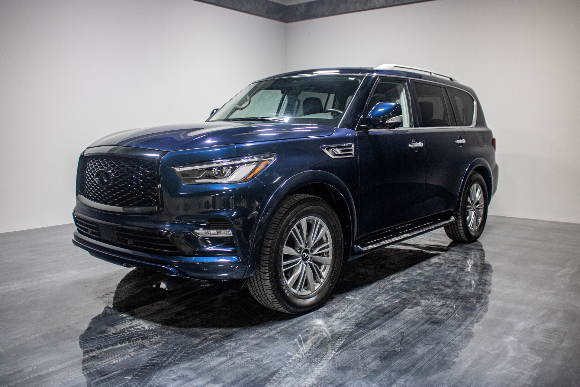 Used 2019 INFINITI QX80 Luxe AWD Sport Utility 4D For Sale 45 493 