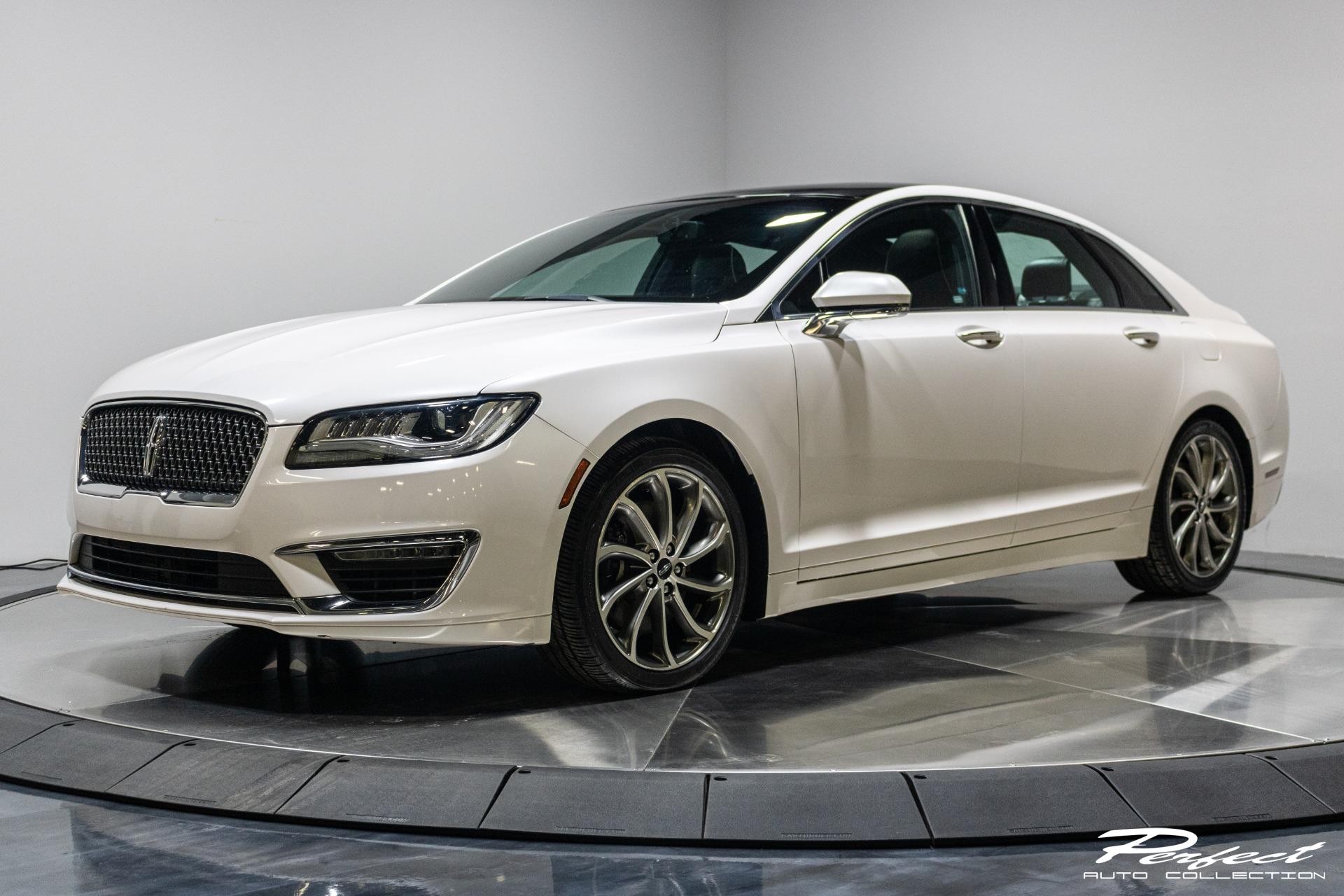 Used 2017 Lincoln MKZ Reserve for sale Sold at Perfect Auto Collection in Akron OH 44310 1