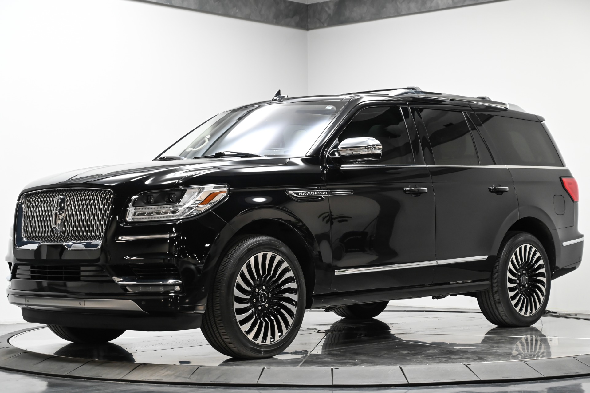 Left Side Kit | LINCOLN NAVIGATOR LWB 2020 Left Side Kit | LINCOLN NAVIGATOR LWB 2020
