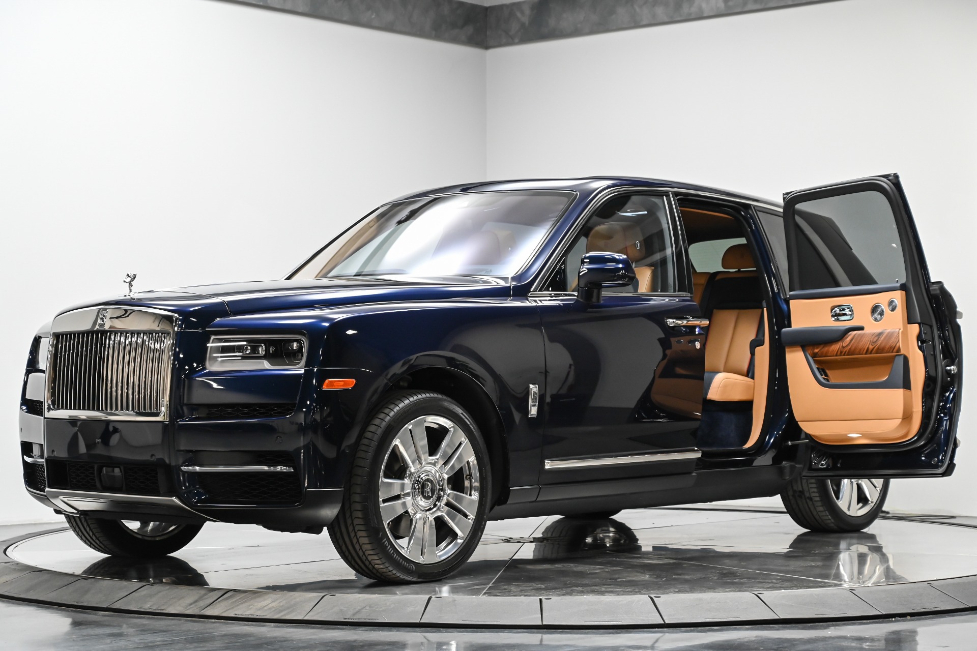 Rolls-Royce Cullinan Black Badge - Unbelievable Luxury