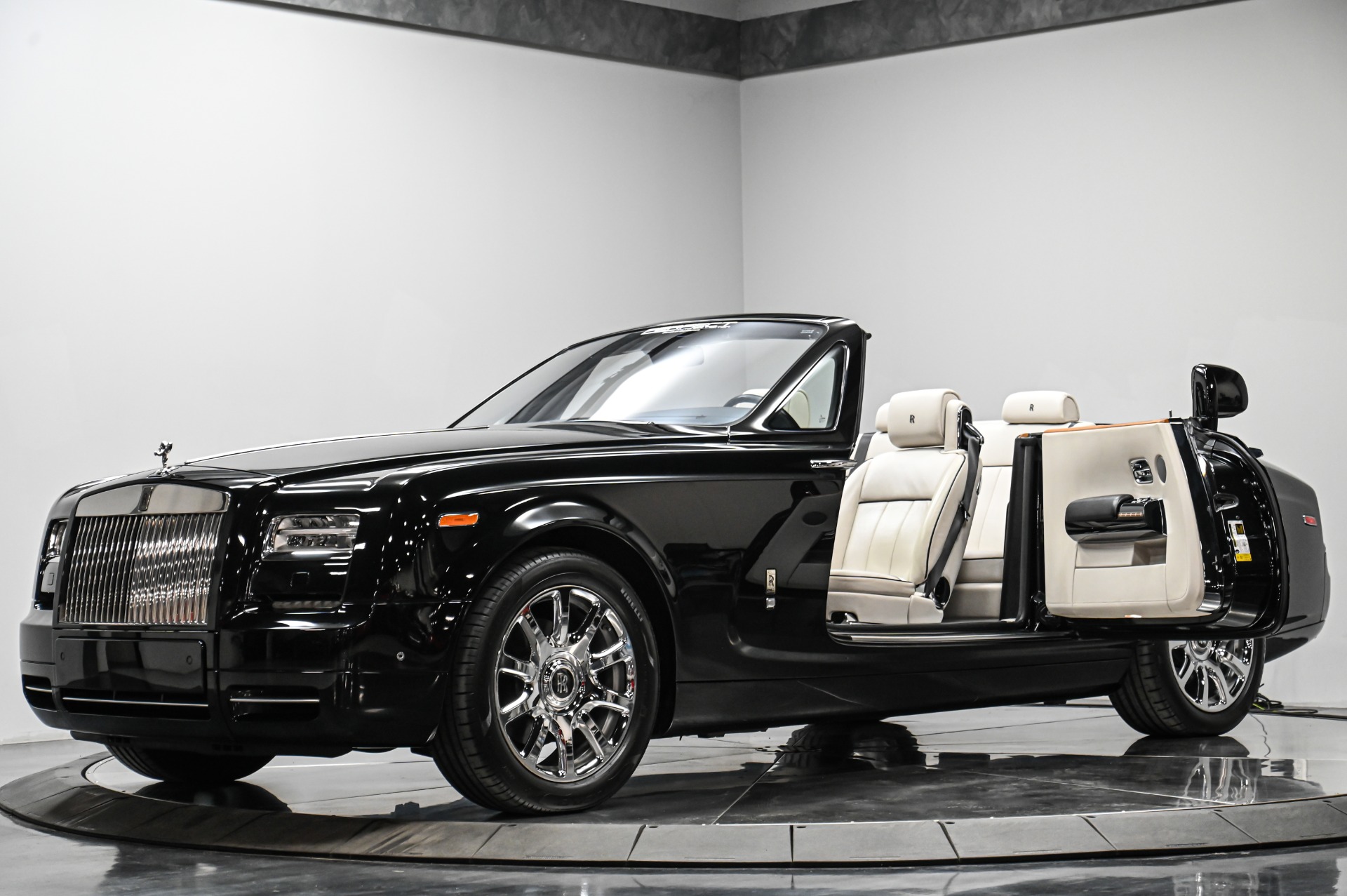 Used 2015 Rolls-Royce Phantom Drophead Coupe For Sale (Sold