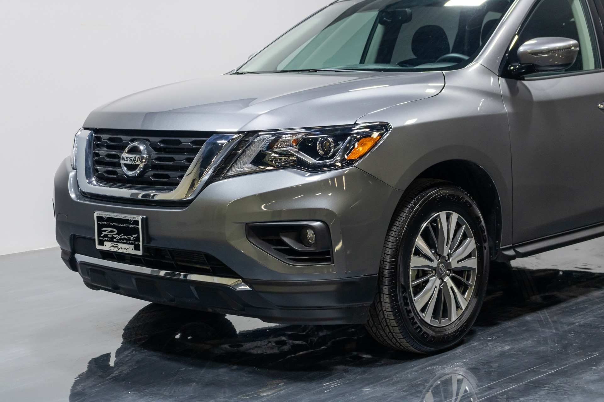 Used 2019 Nissan Pathfinder SV Sport Utility 4D for sale Sold at Perfect Auto Collection in Akron OH 44310 3