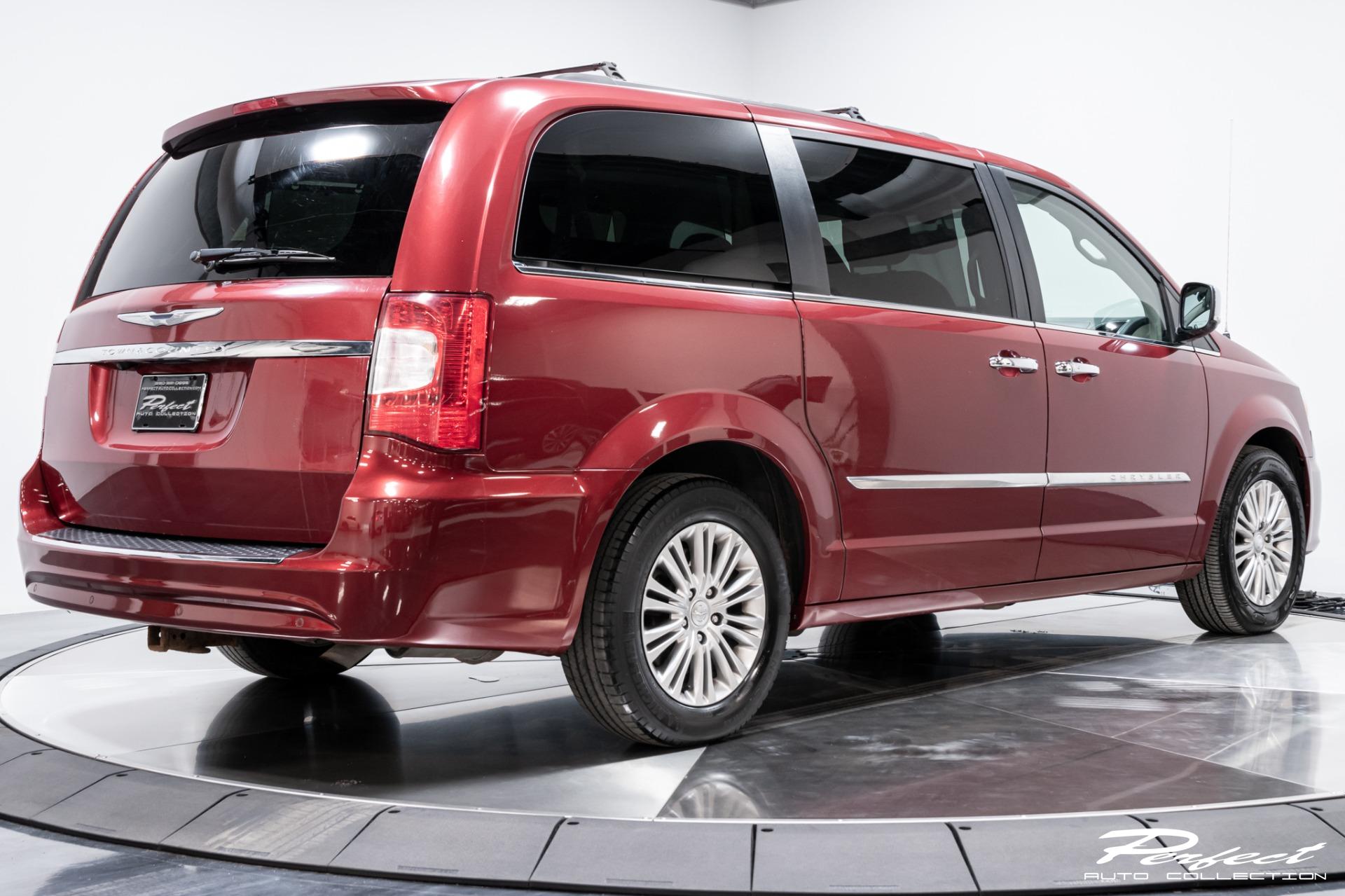 Chrysler модель town country