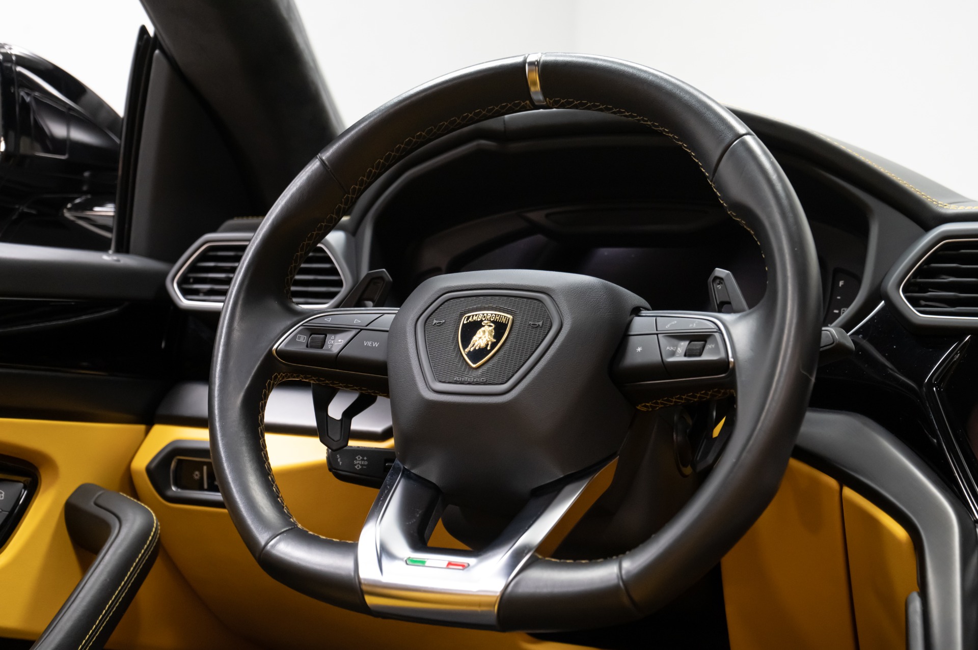 Used 2022 Lamborghini Urus Graphite Capsule For Sale (Sold