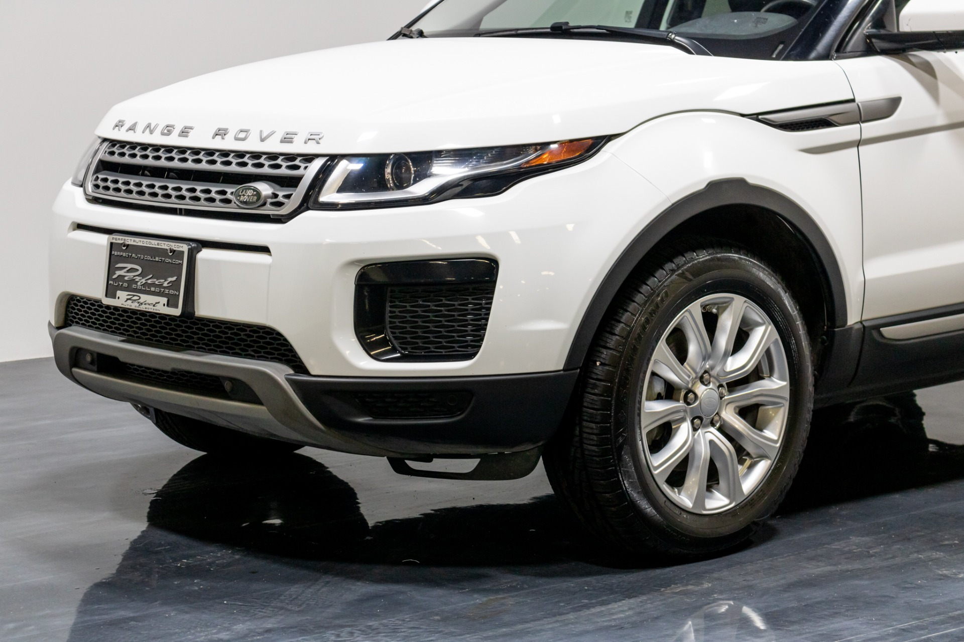 Used 2018 Land Rover Range Rover Evoque SE Sport Utility 4D for sale Sold at Perfect Auto Collection in Akron OH 44310 3