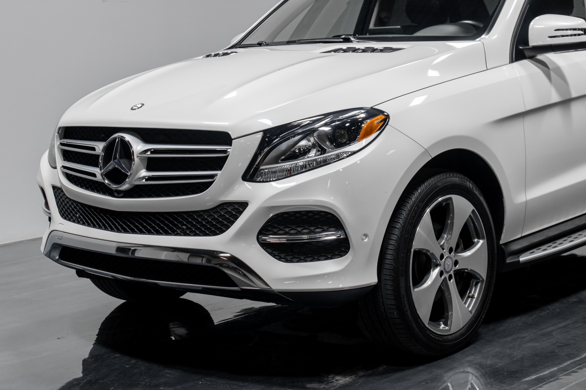 Used 2017 Mercedes-Benz GLE GLE 350 4MATIC Sport Utility 4D for sale Sold at Perfect Auto Collection in Akron OH 44310 3