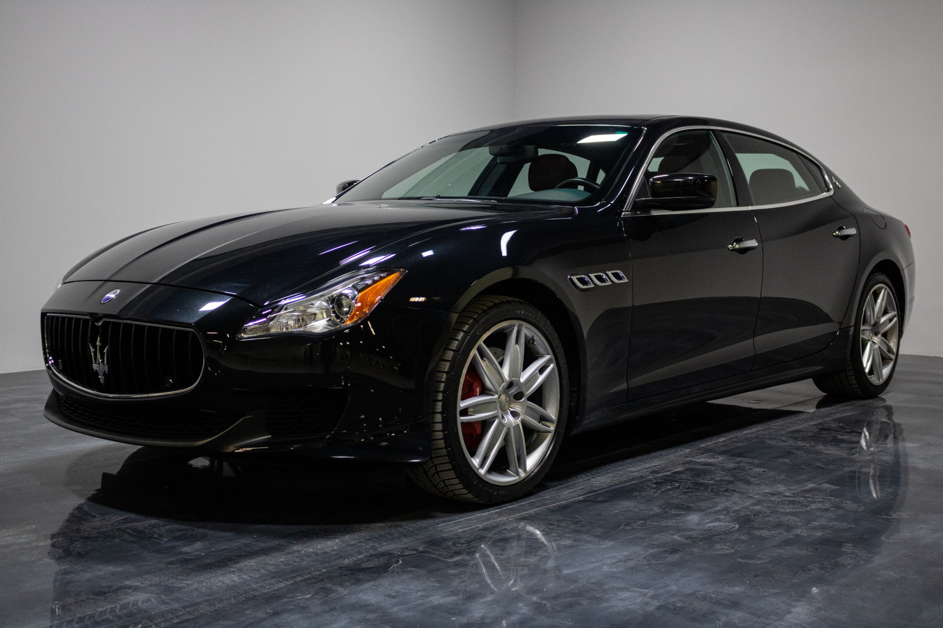 Used 2016 Maserati Quattroporte S Q4 Sedan 4D for sale Sold at Perfect Auto Collection in Akron OH 44310 1