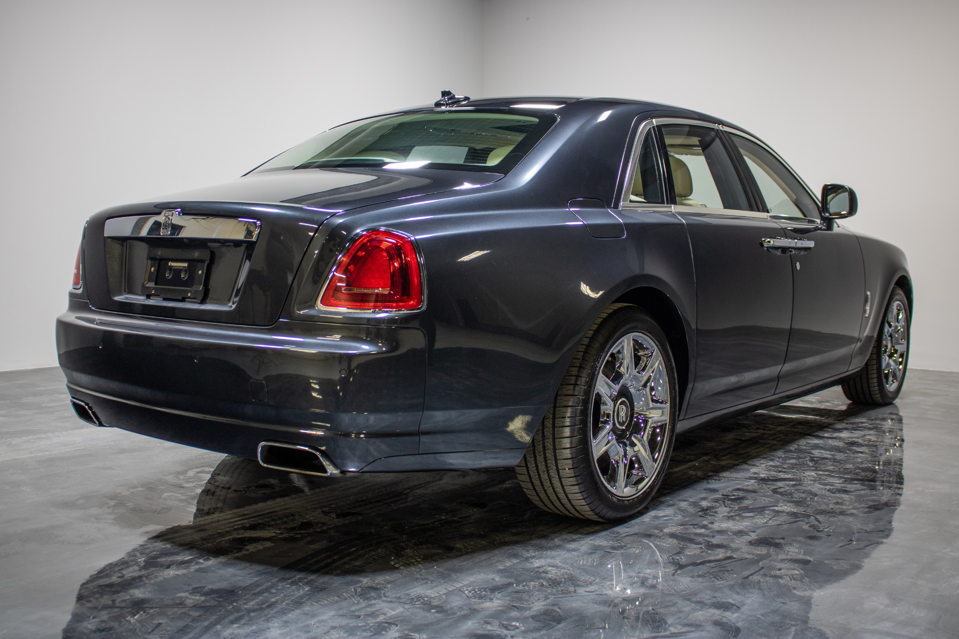 Used 2010 Rolls-Royce Ghost Sedan 4D for sale Sold at Perfect Auto Collection in Akron OH 44310 4