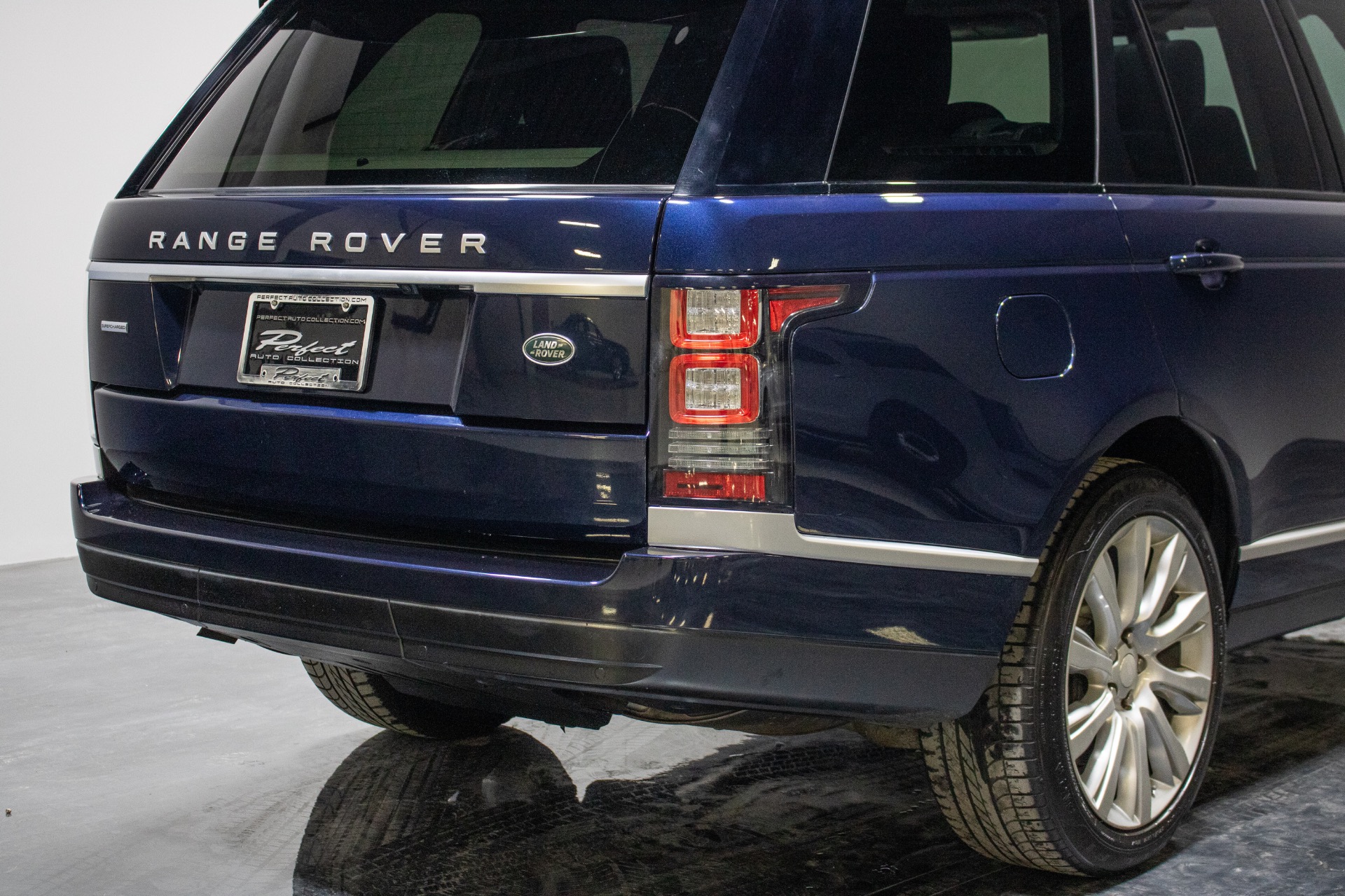 Used 2015 Land Rover Range Rover Supercharged Sport Utility 4D for sale Sold at Perfect Auto Collection in Akron OH 44310 4