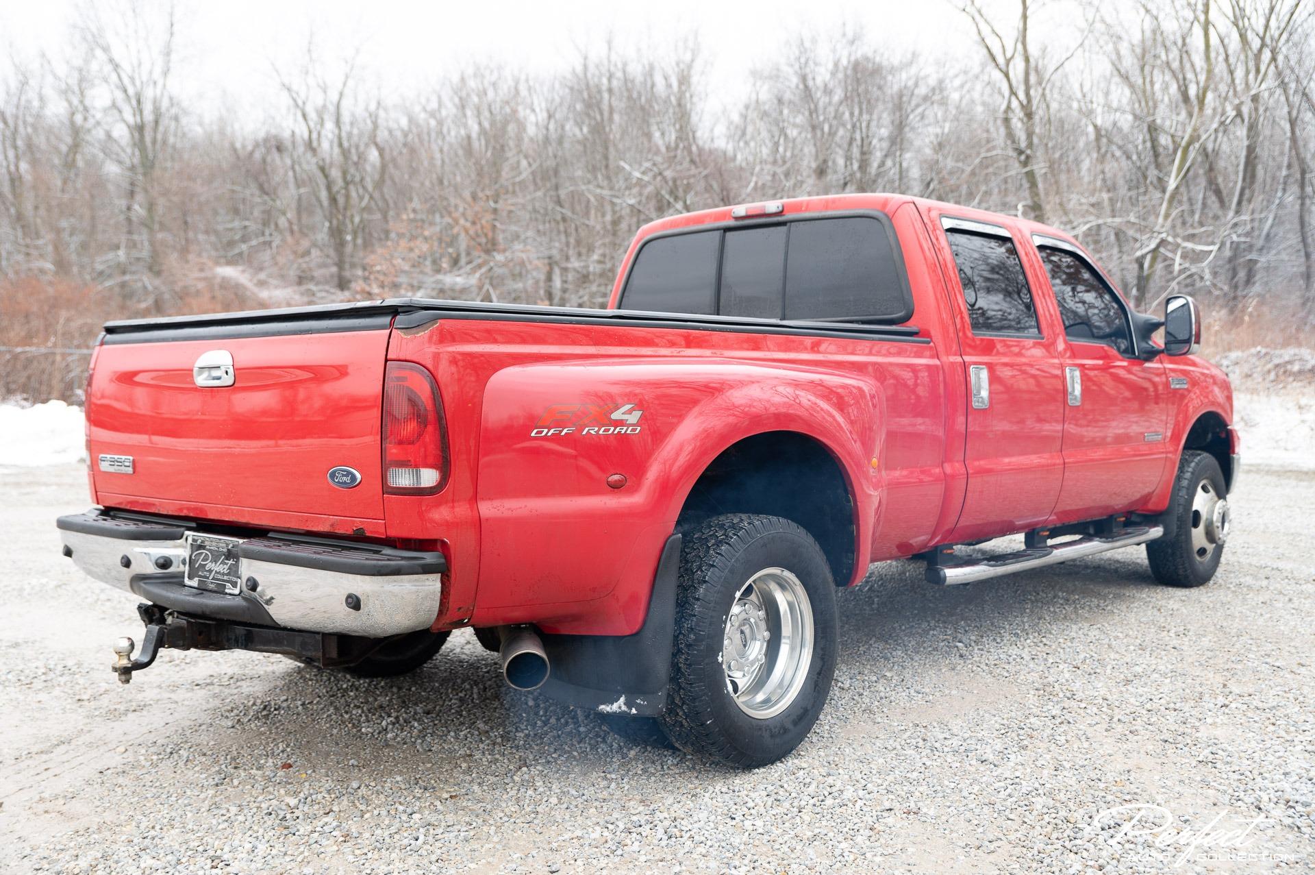 Used 2006 Ford F-350 Super Duty Lariat for sale $18,495 at Perfect Auto Collection in Akron OH 44310 4