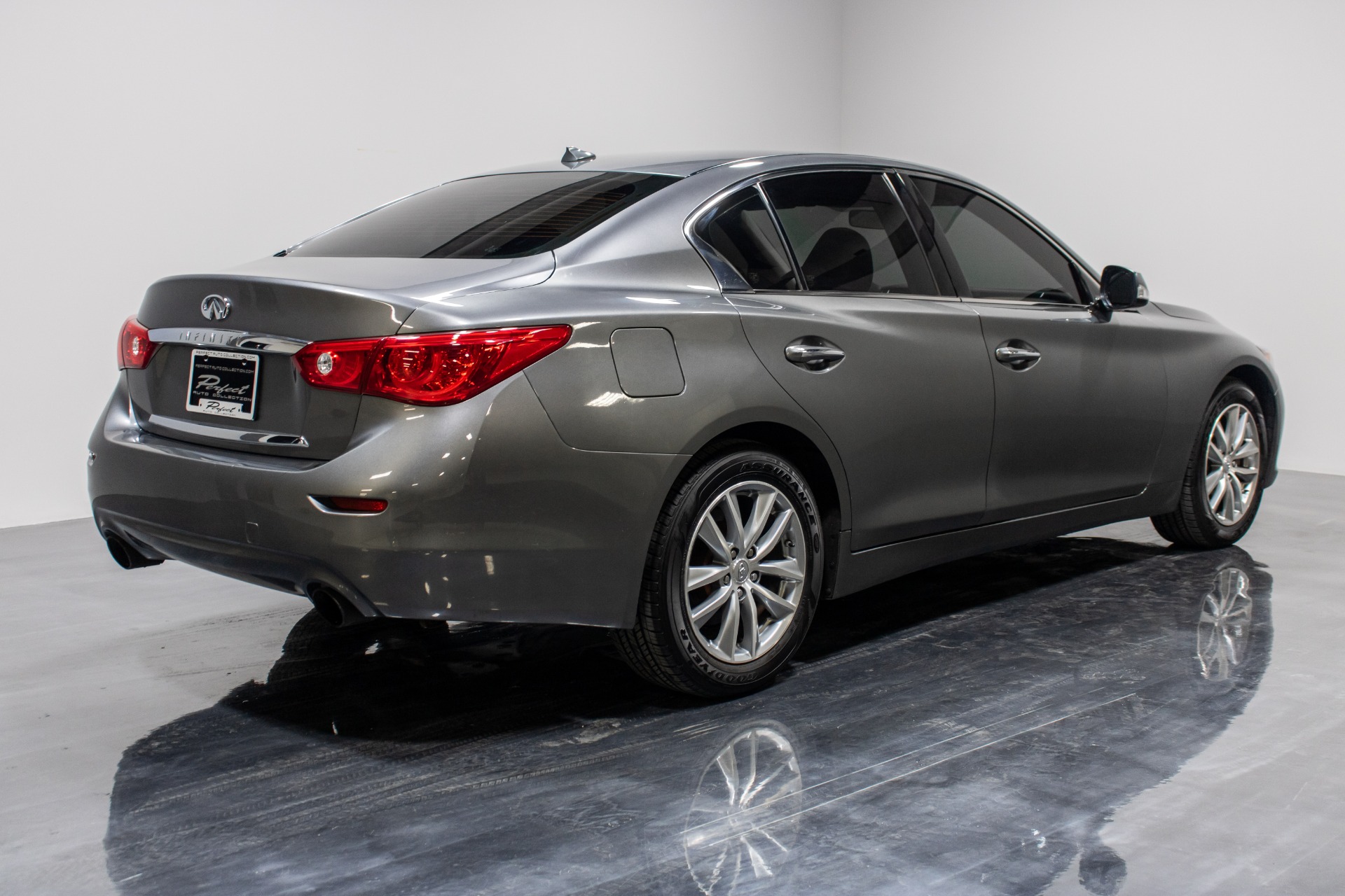 Used 2015 INFINITI Q50 Base AWD 4-Door for sale Sold at Perfect Auto Collection in Akron OH 44310 3