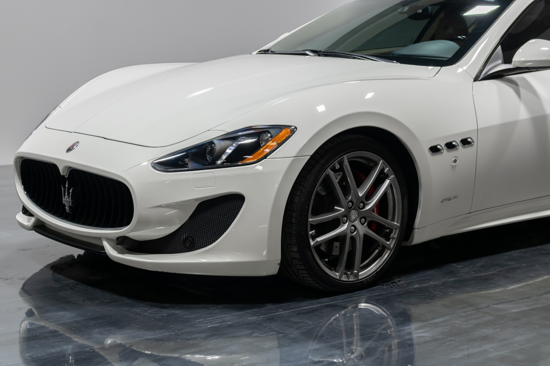 Used 2015 Maserati GranTurismo Sport for sale Sold at Perfect Auto Collection in Akron OH 44310 2