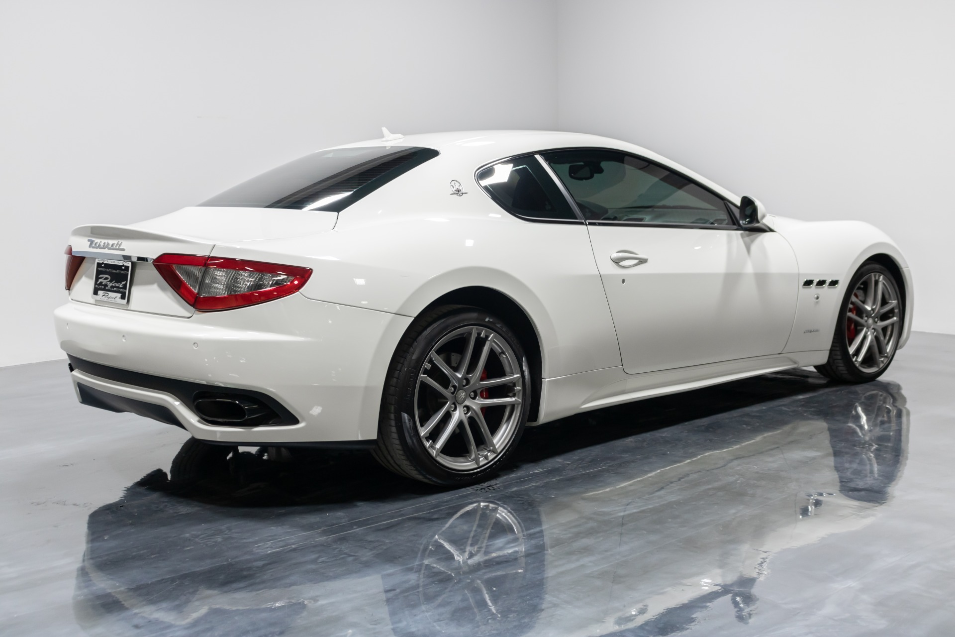 Used 2015 Maserati GranTurismo Sport for sale Sold at Perfect Auto Collection in Akron OH 44310 3