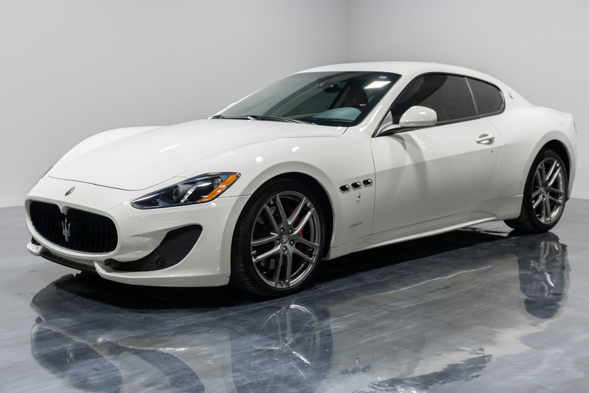 Used 2015 Maserati GranTurismo Sport for sale Sold at Perfect Auto Collection in Akron OH 44310 1