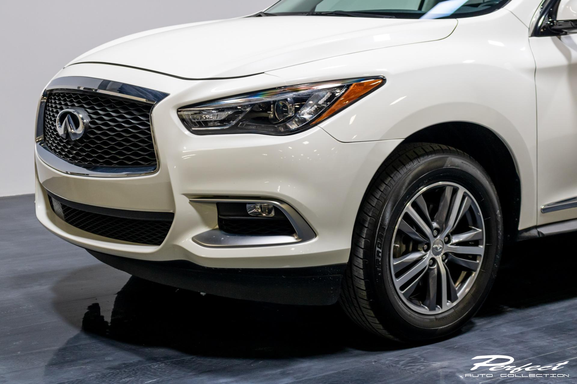 Used 2016 INFINITI QX60 for sale Sold at Perfect Auto Collection in Akron OH 44310 3