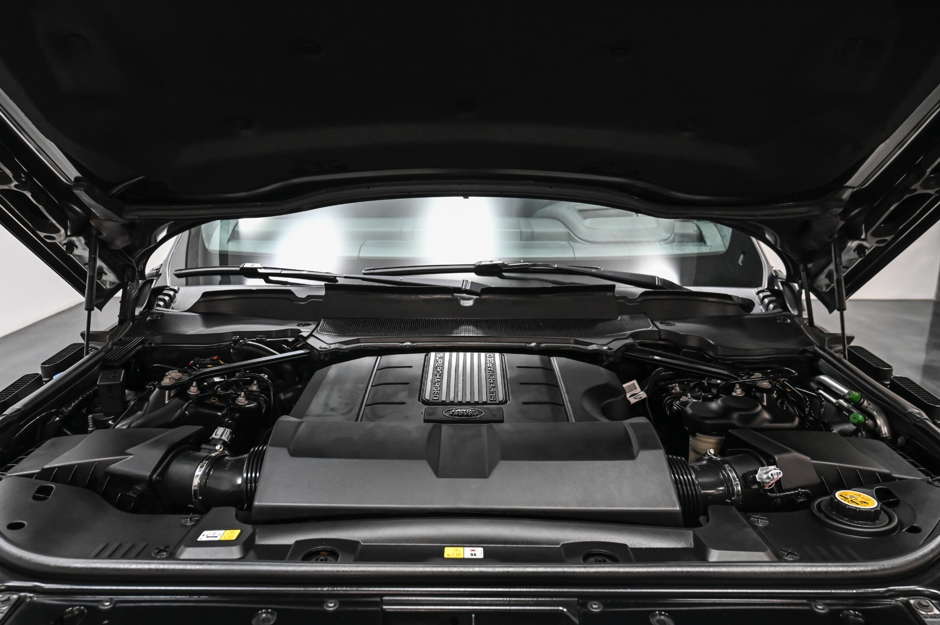 Range Rover P160 Inline 3 Engine Drive In Style With Used Land Rover Dealer In Pittsburgh